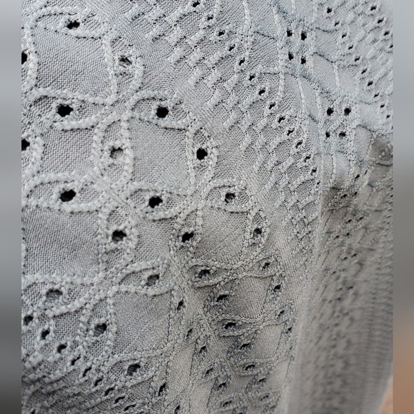 ☆ 3/35$ | Sage Eyelet Crewneck Tee In Size Large - Picture 7 of 10